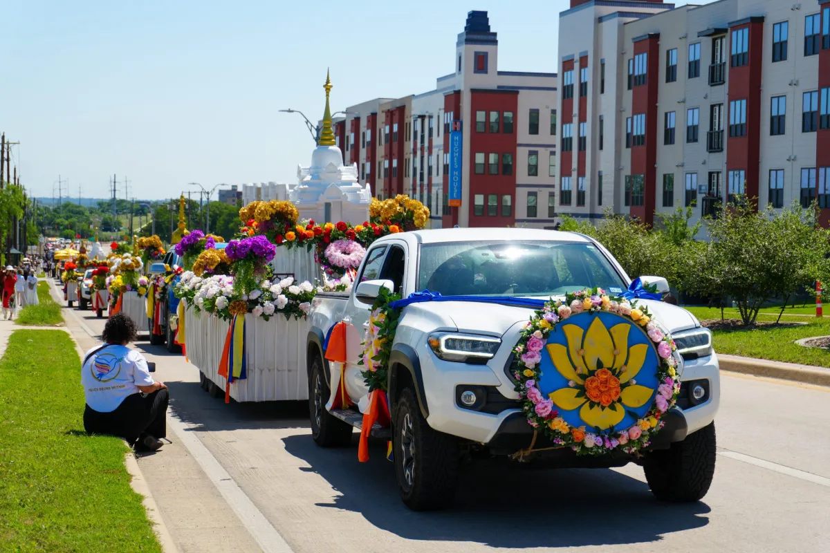 Vesak Celebration in Texas Opens with Grand Parade and Sacred Relics